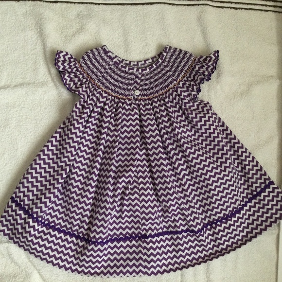 Smocked Blessings LSU Tiger Face Top with Mat hint bloomers, size 3T - Picture 5 of 6